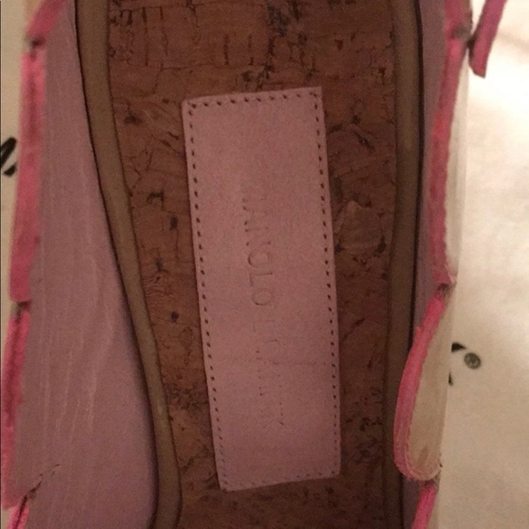 NWOB Manolo Blahnik scalloped sandals. - Picture 4 of 7